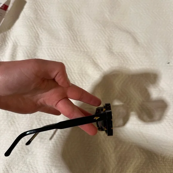 Classic Tortoise Shell Sunglasses - Picture 3 of 7